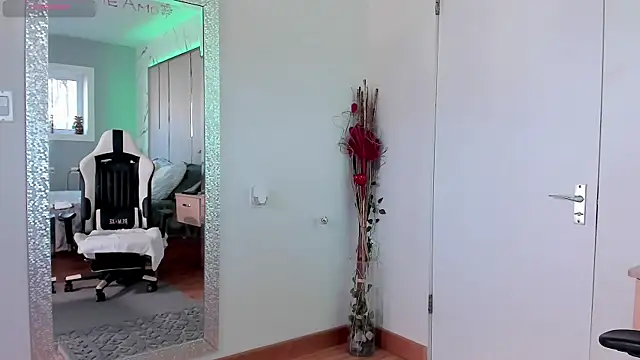 Jadeh Williams02 online show from March 9, 2025, 9:36 pm