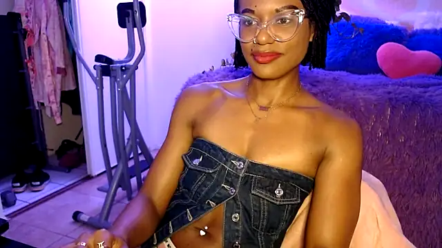 Snapshot of CocoSage chatting on April 29, 2026, 6:28 am CocoSage online show from April 29, 2026, 6:28 am