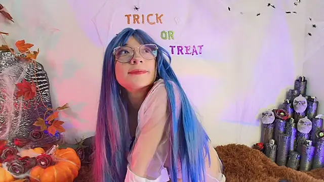 Snapshot of Cloe_Leee chatting on October 19, 2025, 5:19 am Cloe Leee online show from October 19, 2025, 5:19 am