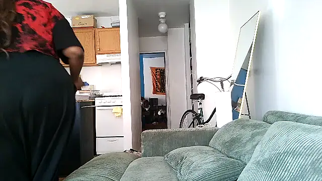 SiminFox online show from October 2, 2025, 8:27 pm