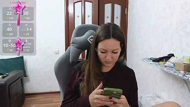 Nelly Fischer online show from December 10, 2024, 1:22 pm