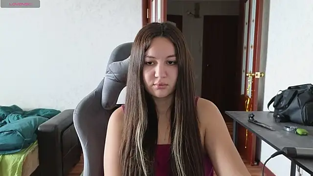 Nelly Fischer online show from March 6, 2025, 7:57 am