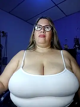 EllisW8 online show from November 19, 2025, 12:43 am