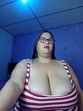 EllisW8 online show from November 22, 2025, 10:47 am