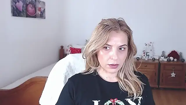 evamaria2024 online show from December 16, 2024, 7:37 am