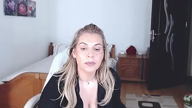 evamaria2024 online show from January 17, 2025, 7:41 am