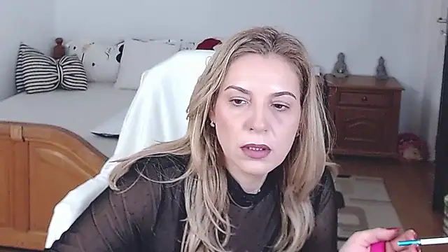 evamaria2024 online show from March 17, 2025, 7:35 am