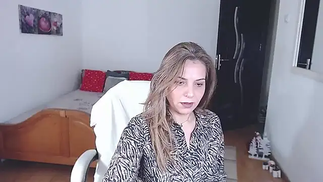 evamaria2024 online show from December 4, 2025, 9:40 am