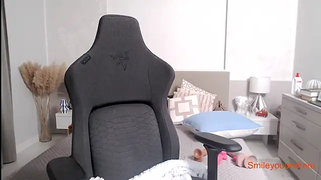 Smileyouarehere online show from September 20, 2025, 1:39 am