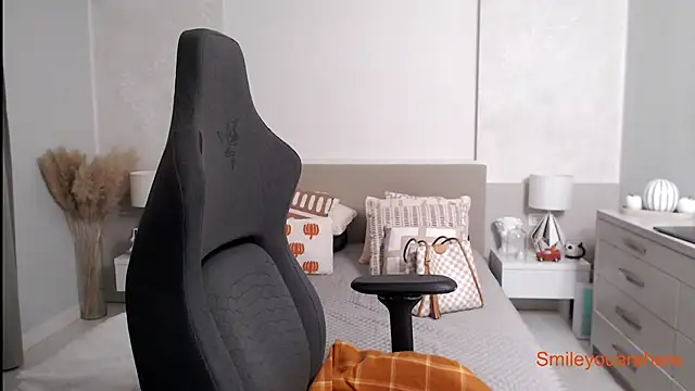 Smileyouarehere online show from September 30, 2025, 1:54 am