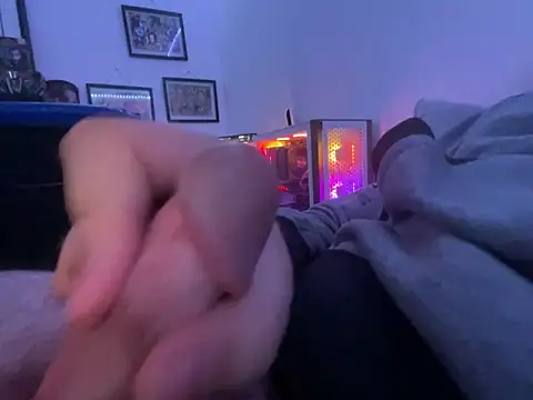 HardlyaBrigade online show from February 1, 2026, 10:41 pm