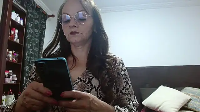 asleycavta online show from October 25, 2025, 10:26 pm