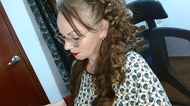 asleycavta online show from November 11, 2025, 3:34 pm