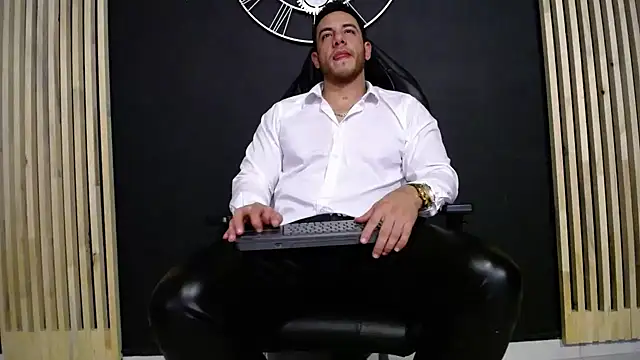 Snapshot of Maxxxpowerful chatting on December 14, 2024, 3:29 am Maxxxpowerful online show from December 14, 2024, 3:29 am