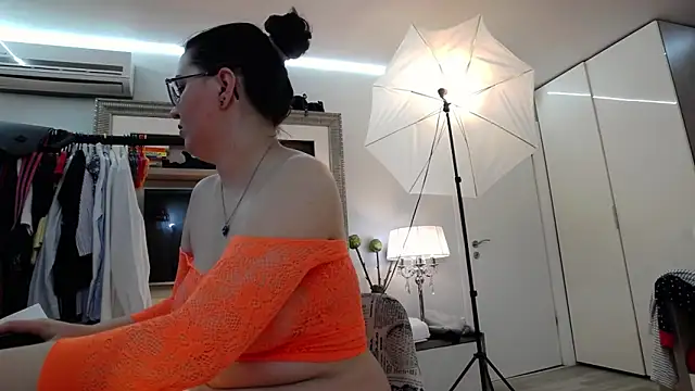 ILoveToFeelU online show from March 12, 2025, 3:51 pm