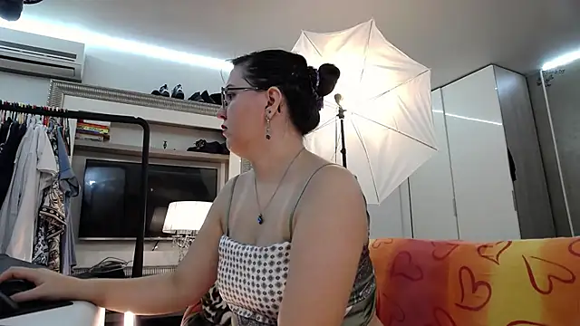 ILoveToFeelU online show from October 19, 2025, 4:29 pm