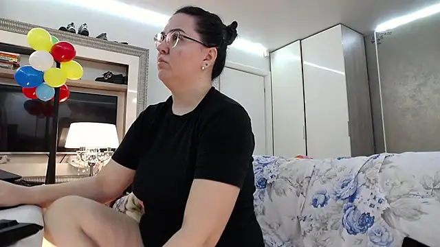 ILoveToFeelU online show from April 15, 2026, 9:26 pm