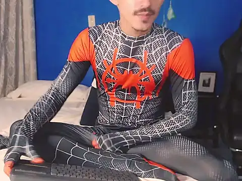 HomeAloneK online show from October 31, 2025, 7:37 pm