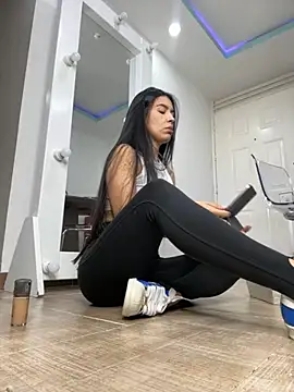 Snapshot of Lexa_queen chatting on October 22, 2025, 1:28 am Lexa queen online show from October 22, 2025, 1:28 am