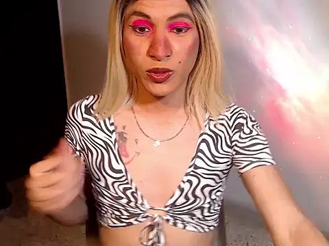 HugeDanex online show from November 18, 2025, 3:34 am