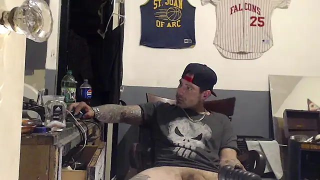 Snapshot of sledge901 chatting on February 17, 2026, 12:07 am sledge901 online show from February 17, 2026, 12:07 am