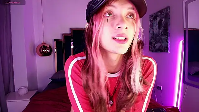 Feniix   online show from April 22, 2026, 5:10 am