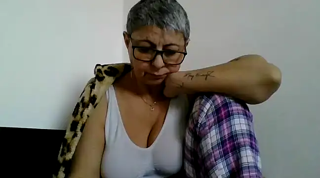 roseblak42 online show from February 20, 2025, 2:35 pm