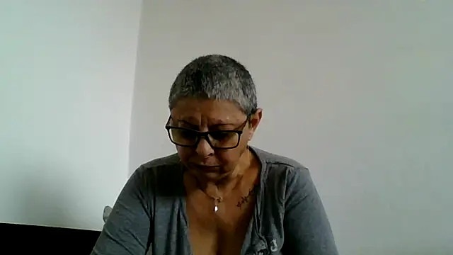 roseblak42 online show from December 2, 2025, 9:58 am