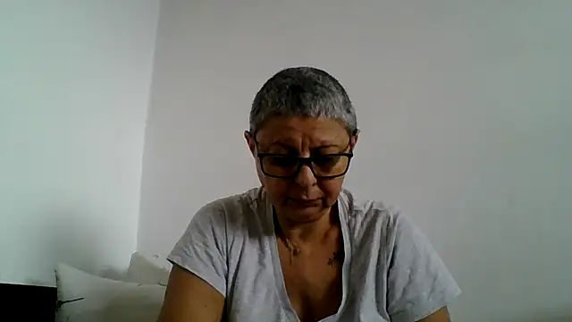 roseblak42 online show from December 5, 2025, 10:02 am