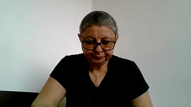 roseblak42 online show from April 12, 2026, 9:36 am