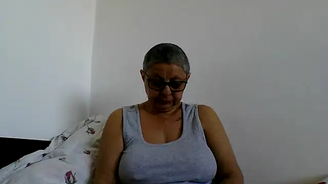 Snapshot of roseblak42 chatting on June 17, 2026, 1:56 pm roseblak42 online show from June 17, 2026, 1:56 pm