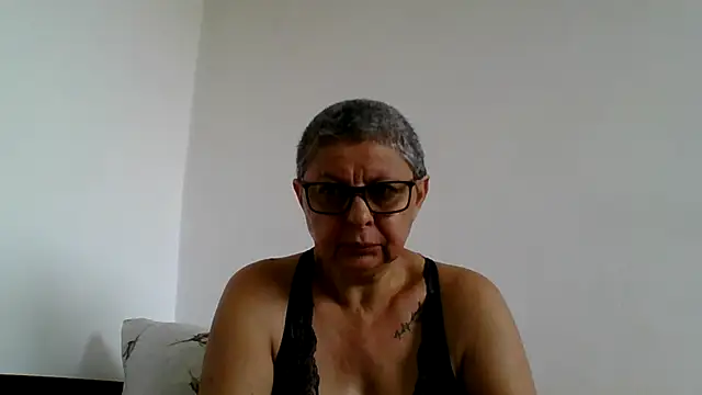 Snapshot of roseblak42 chatting on July 2, 2026, 3:51 pm roseblak42 online show from July 2, 2026, 3:51 pm