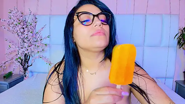 kiana cream online show from February 13, 2025, 5:44 pm