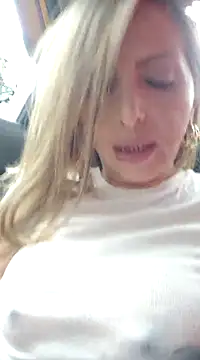  Abril-Office1 online show from February 17, 2025, 3:09 pm