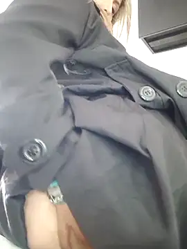  Abril-Office1 online show from February 19, 2025, 4:22 pm