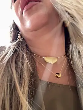  Abril-Office1 online show from September 29, 2025, 3:17 pm