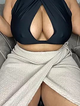 CARAMELGODDESSX23 online show from September 18, 2025, 6:26 am