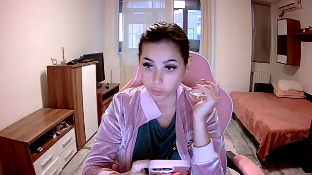 LovelyJulliette online show from October 3, 2025, 2:25 pm