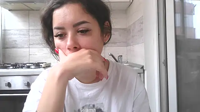 LovelyJulliette online show from November 10, 2025, 11:42 am