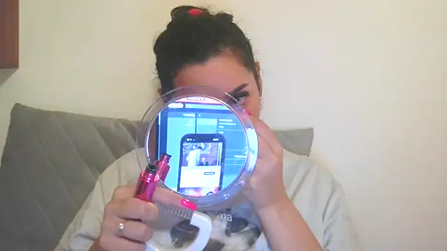 Snapshot of LovelyJulliette chatting on December 5, 2025, 2:25 pm LovelyJulliette online show from December 5, 2025, 2:25 pm