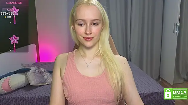 CaseyLabow online show from November 3, 2025, 2:35 am