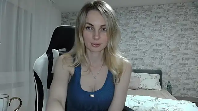 AlissonBia online show from May 16, 2026, 9:13 pm