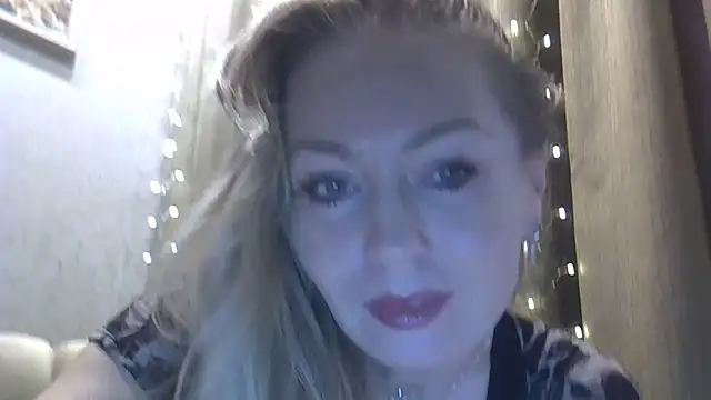 ZarinaSwift online show from November 20, 2025, 4:34 am