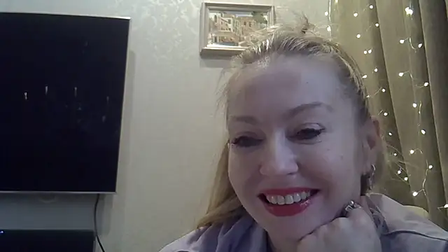 ZarinaSwift online show from February 15, 2026, 7:51 am