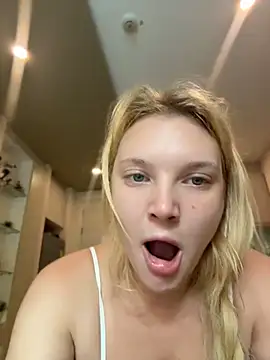 AmmyHot online show from June 8, 2026, 4:02 am