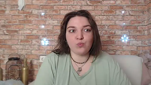 Snapshot of Amelia_Kiss_ chatting on January 17, 2025, 3:45 am Amelia Kiss online show from January 17, 2025, 3:45 am