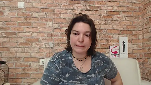 Amelia Kiss  online show from October 25, 2025, 12:40 am