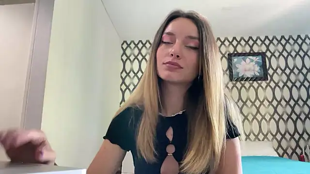 SirenaBelle online show from February 8, 2025, 4:25 am