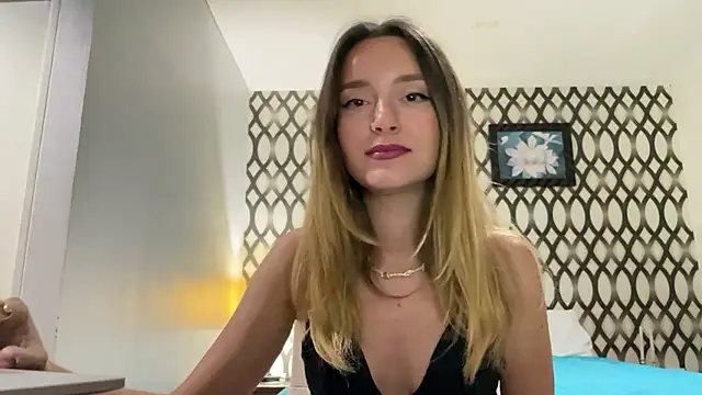 SirenaBelle online show from February 16, 2025, 10:43 am