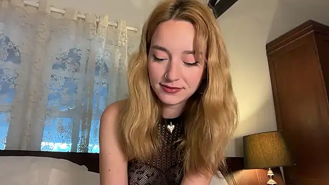 Snapshot of SirenaBelle chatting on May 5, 2026, 12:18 am SirenaBelle online show from May 5, 2026, 12:18 am